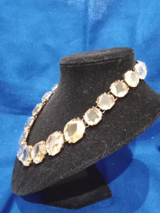 Collar de cristal dorado