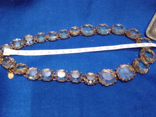 Collar de cristal dorado
