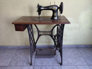 Máquina de coser antigua Singer
