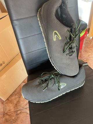 Zapatos de seguridad COFRA negros y verdes