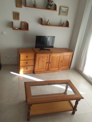 Mesa redonda y 4 sillas más mueble comedor