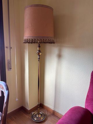 Lámpara de pie vintage dorada y beige