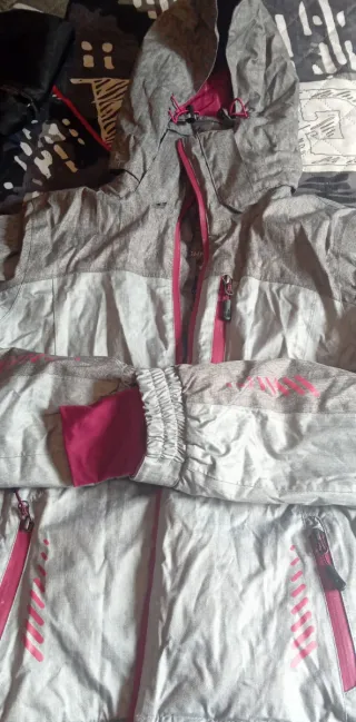 Chaqueta Crivit tecnología térmica gris y rosa