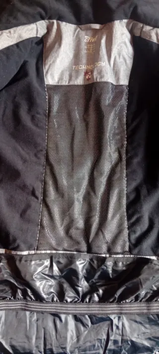 Chaqueta Crivit tecnología térmica gris y rosa