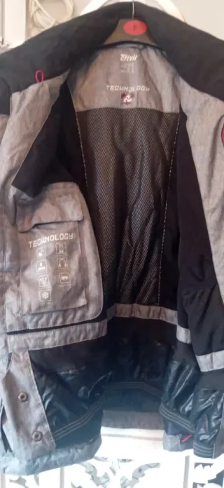 Chaqueta Crivit tecnología térmica gris y rosa