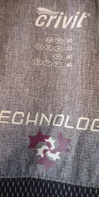Chaqueta Crivit tecnología térmica gris y rosa