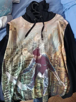 Sudadera con estampado urbano