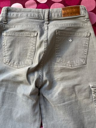 Pantalones acampanados/rectos grises Noon