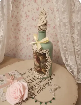 Botella decorada estilo vintage
