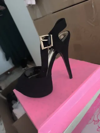 Zapatos de tacón negros con brillos
