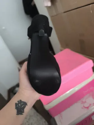 Zapatos de tacón negros con brillos