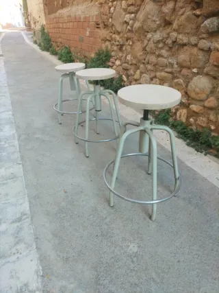 Taburetes vintage metal y madera