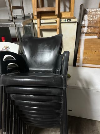 Sillas de plástico apilables (10 unidades) a 10€ c