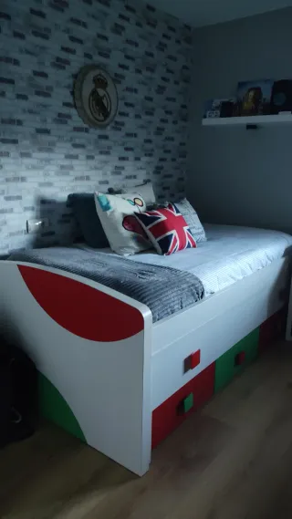 Cama nido 105cm arriba y 90cm abajo.