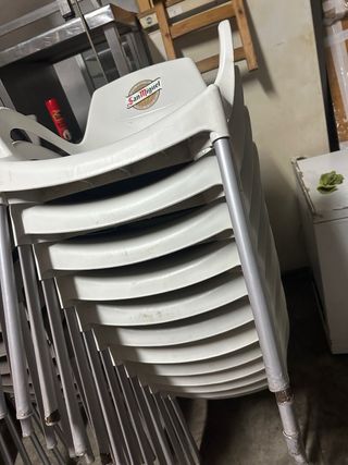 Sillas San Miguel apilables a 12€ cada una en buen