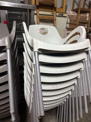 Sillas San Miguel apilables a 12€ cada una en buen