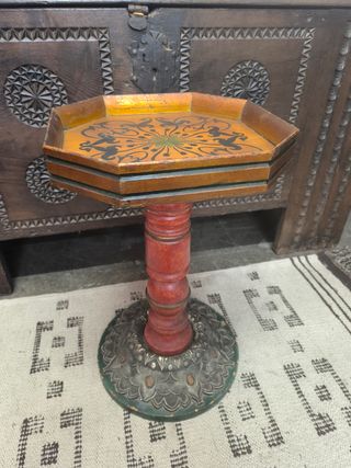 Mesa auxiliar vintage. Muy decorativa