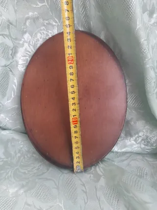 Cornice in legno con specchio ovale