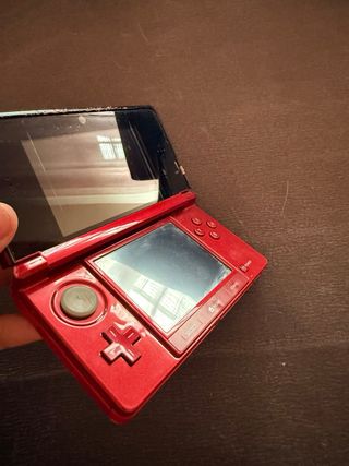 Nintendo 3DS Roja + Cargador