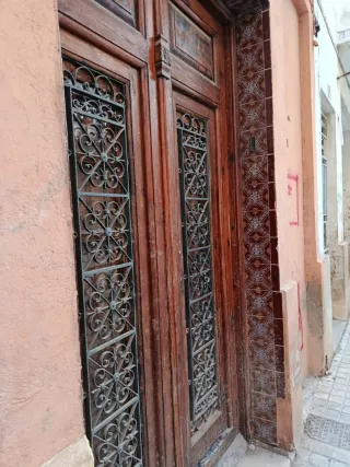 Puerta entrada valenciana de  madera