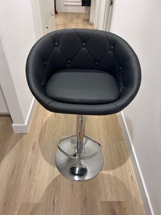 Taburete alto regulable negro y plateado