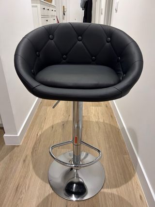 Taburete alto regulable negro y plateado