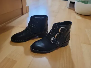 Botines negros mujer con tachuelas