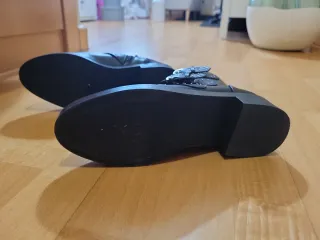 Botines negros mujer con tachuelas