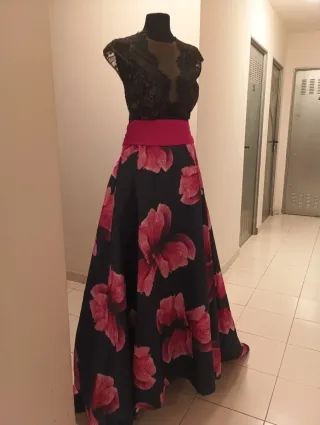 Vestido largo invitada boda negro falda azul y ros