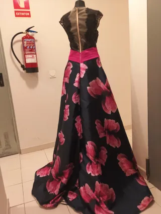 Vestido largo invitada boda negro falda azul y ros