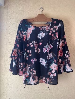 Blusa floral con volantes S
