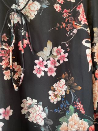 Blusa floral con volantes S