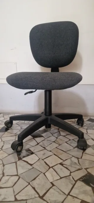 Sedia da ufficio girevole con ruote