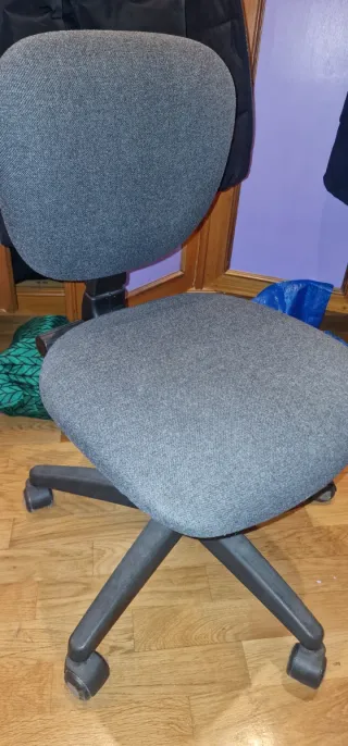 Sedia da ufficio girevole con ruote