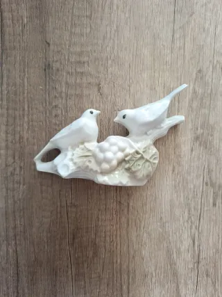 Figura de porcelana pájaros y uvas