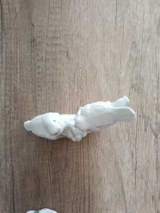 Figura de porcelana pájaros y uvas