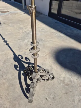 Atril antiguo de forja artística con lira