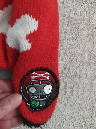 Gorro Plants vs Zombies Rojo y Negro