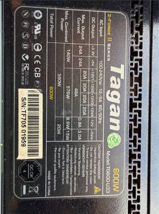 Torre Antec P193 V3 con Fuente De Alimentación