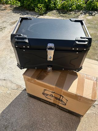 Maleta de moto características en las fotos