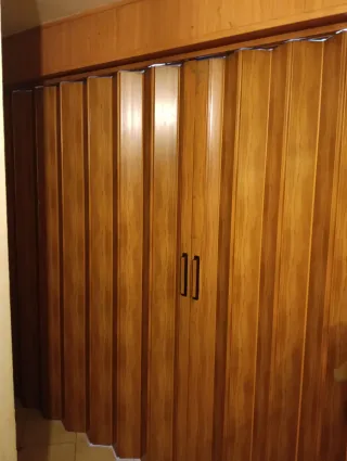 Cerramiento plegable madera aprox 4 x2'30