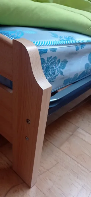 Cama individual  madera y colchón