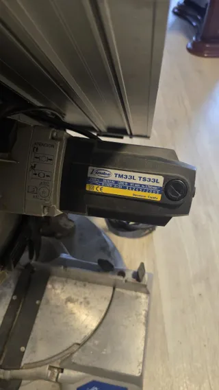 Sierra ingletadora Virutex TM 33L