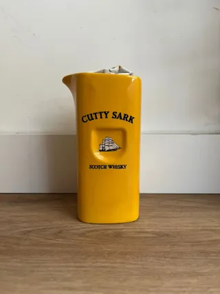 8 jarras de whisky años 70-80