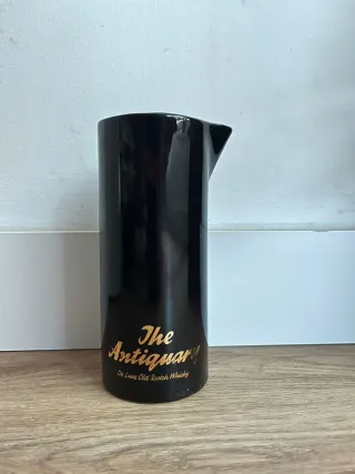 8 jarras de whisky años 70-80