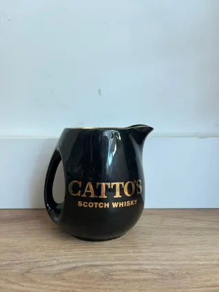 8 jarras de whisky años 70-80