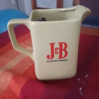 8 jarras de whisky años 70-80