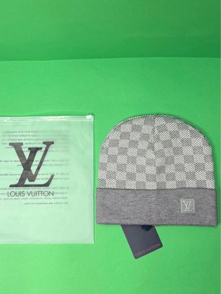 Louis Vuitton Cuffia Grigia Damier