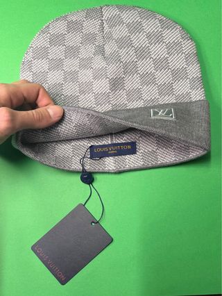 Louis Vuitton Cuffia Grigia Damier