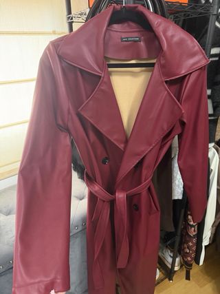 Gabardina color vino